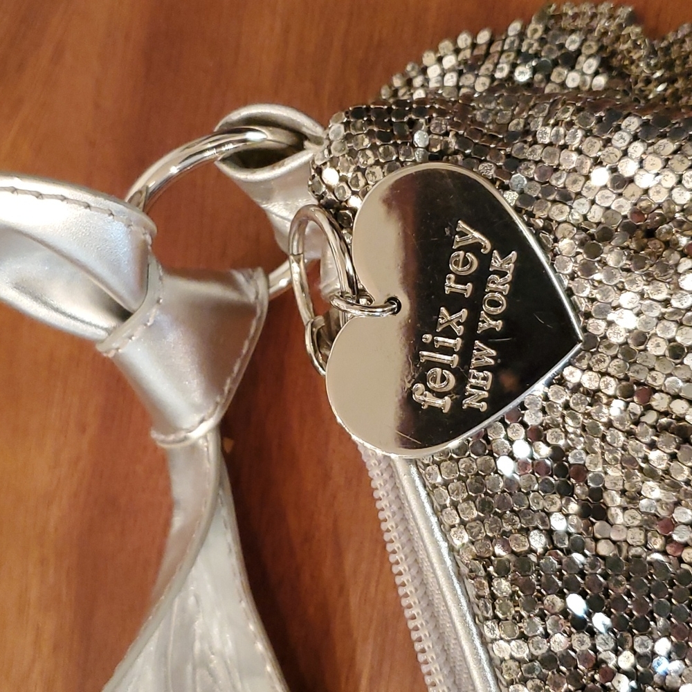 Handbag - Picture 2 of 11